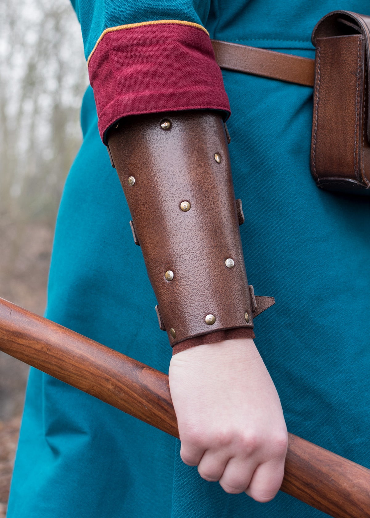 Brassards en cuir rivété doublé daim Ulfberth