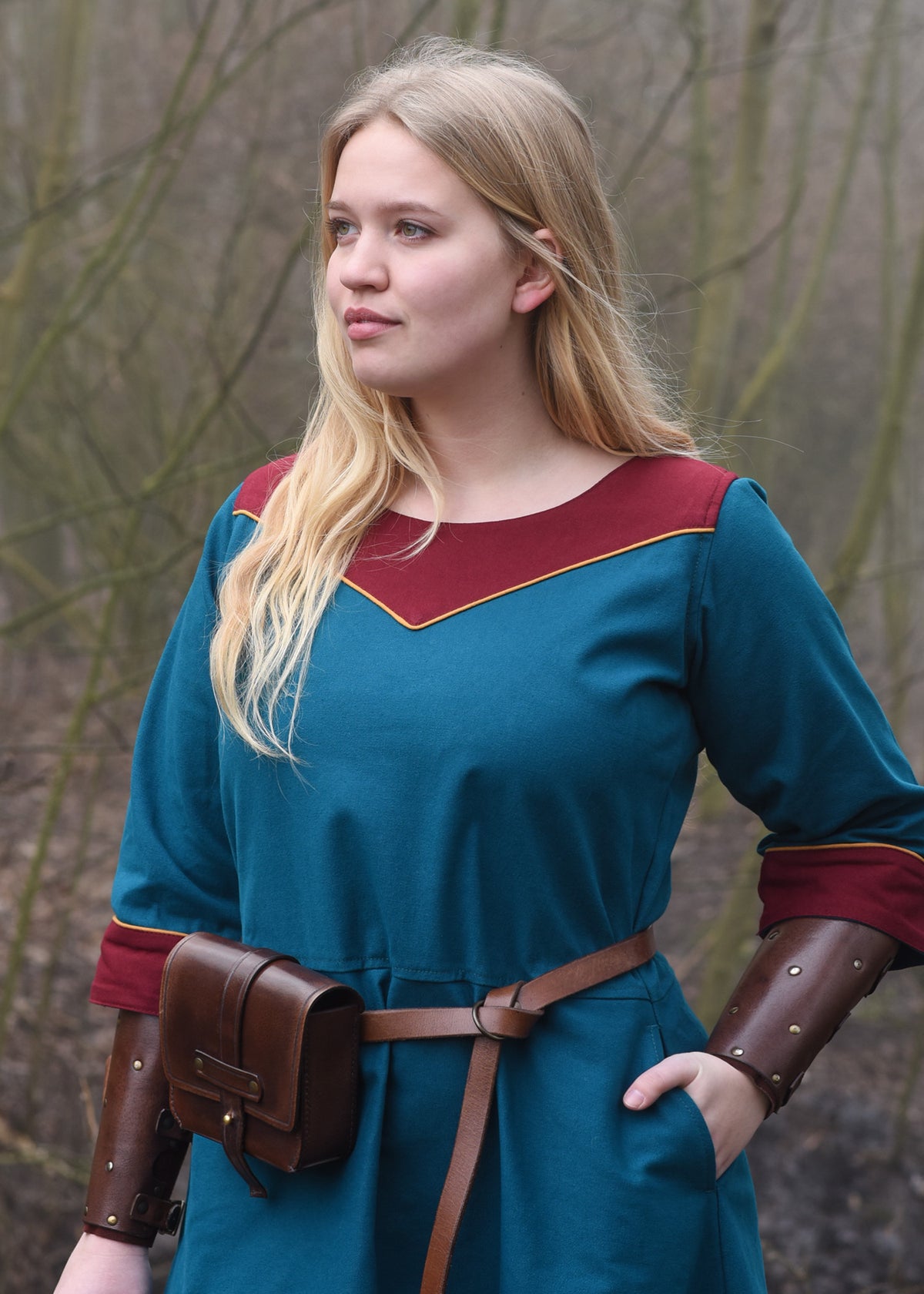 Brassards en cuir rivété doublé daim Ulfberth