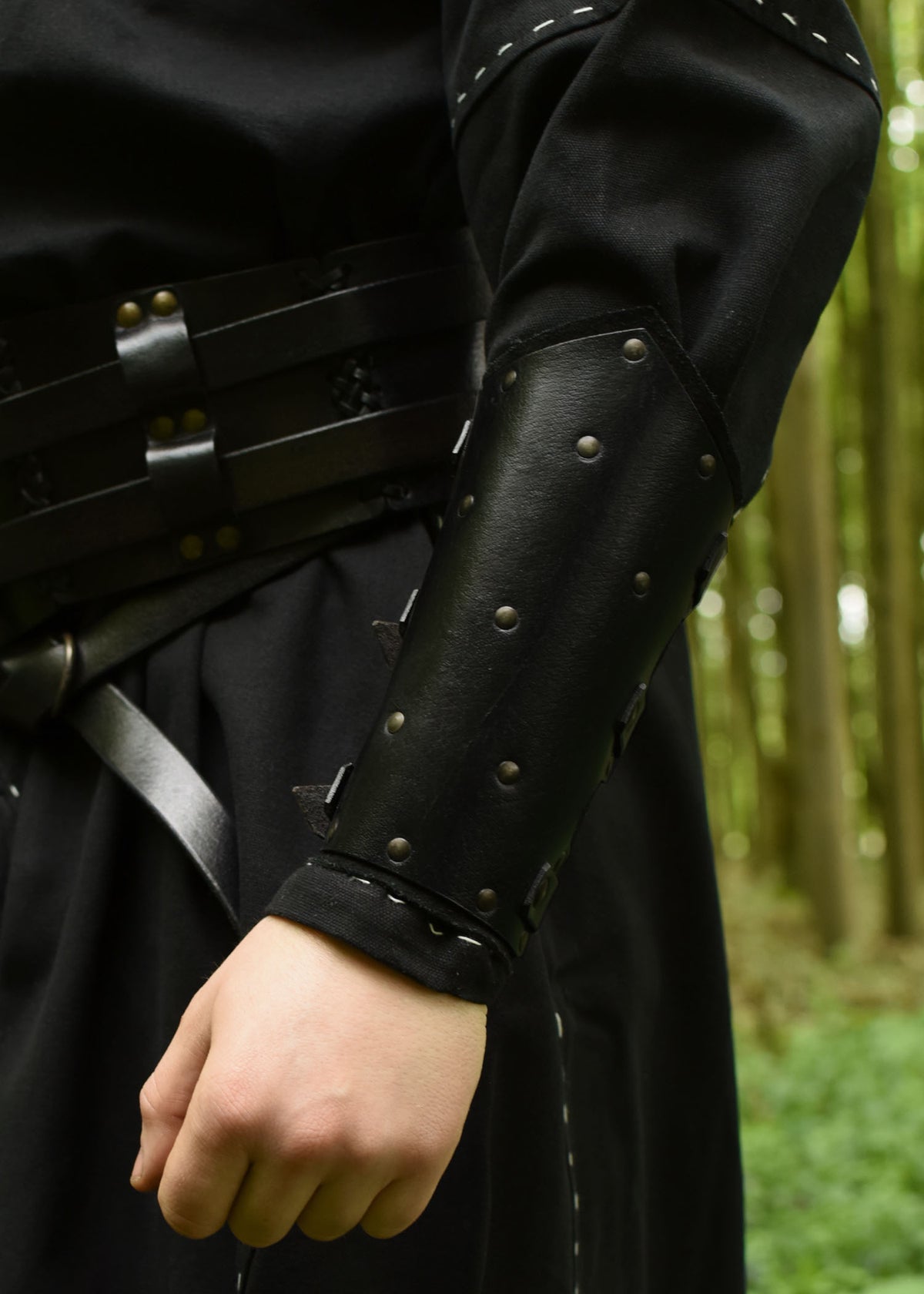 Brassards en cuir rivété doublé daim Ulfberth