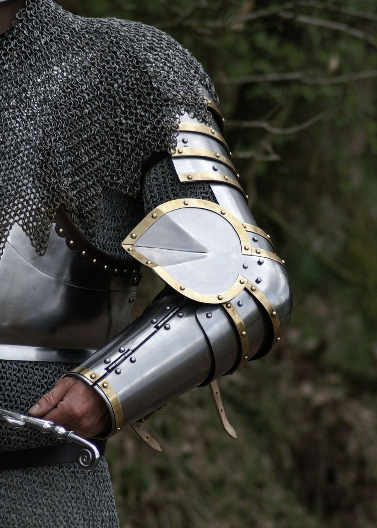 Bras d'armure complets en acier, fin du Moyen Âge, la paire