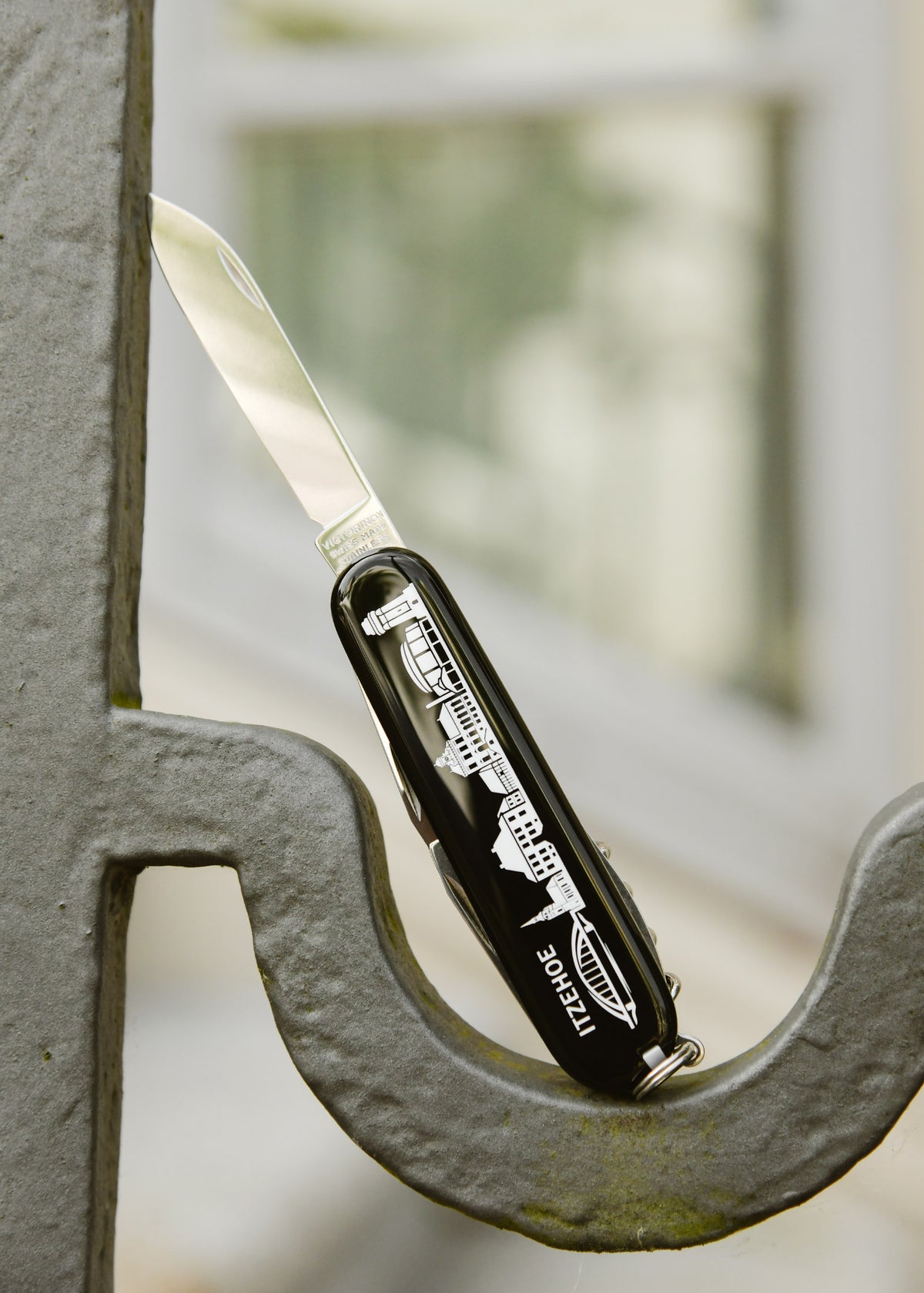 Couteau suisse Victorinox Spartan noir, édition Itzehoe