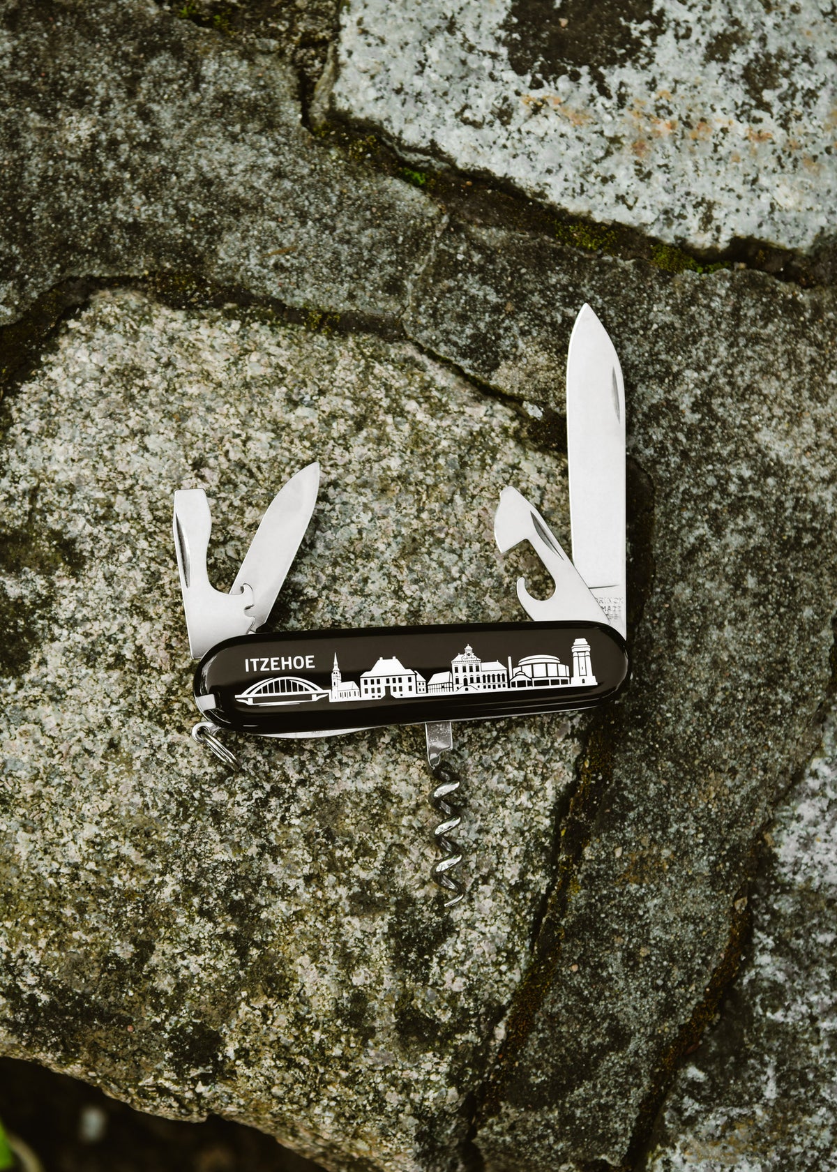 Couteau suisse Victorinox Spartan noir, édition Itzehoe